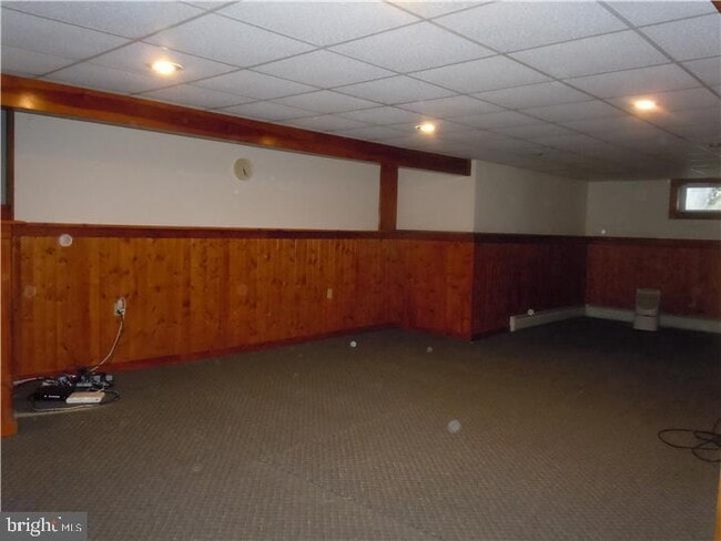 Building Photo - 742 Cherry Ave