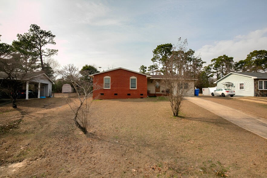 Building Photo - 1722 Shiloh Dr