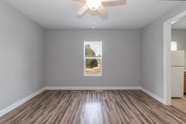 Building Photo - College Street