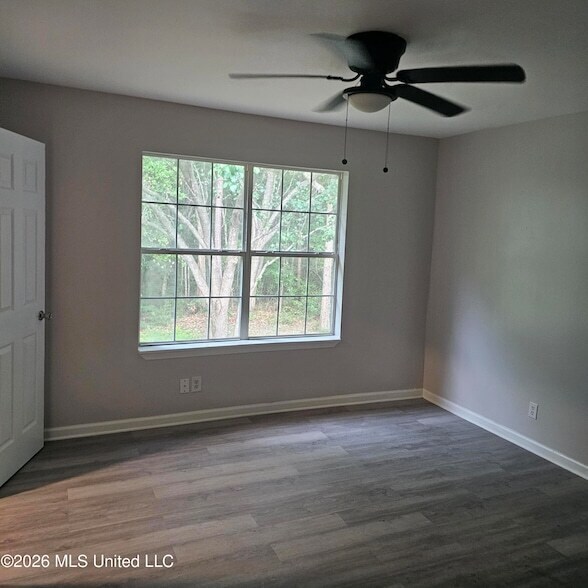 Building Photo - 2512 Beachview Dr