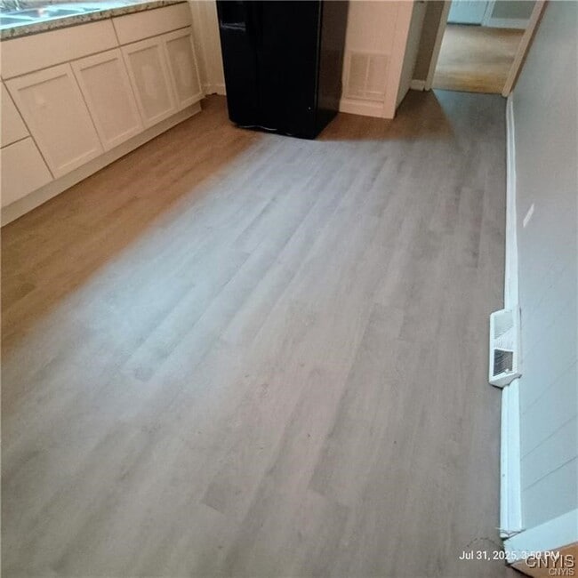 Building Photo - 227 Hixson Ave