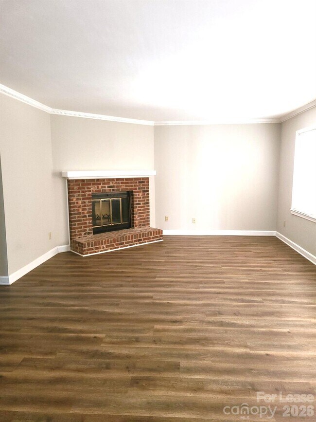 Building Photo - 2141 Selwyn Ave