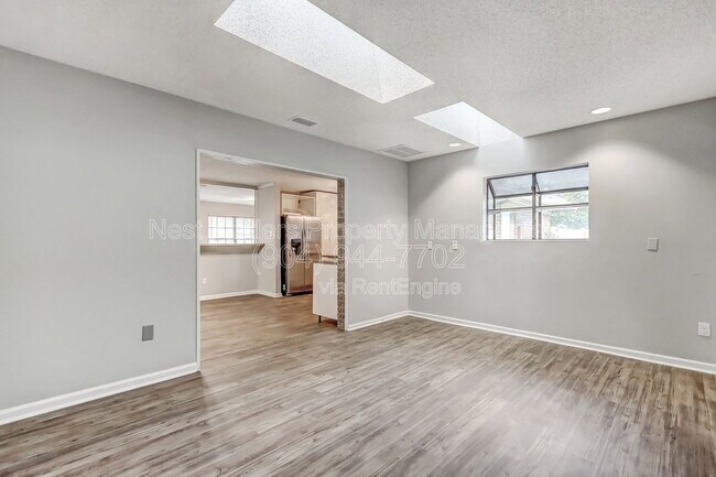 Building Photo - 3312 Pickwick Dr S