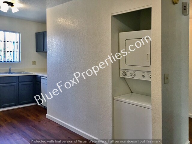 Building Photo - 234 E Pastime Rd