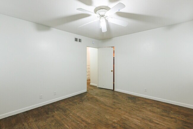 Building Photo - Large 3 bedroom in Tech Terrace