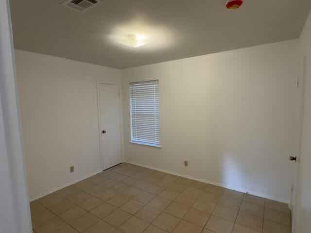 Building Photo - 3409 Dolphin Dr