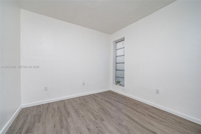 Building Photo - 455 SW 27th Ave