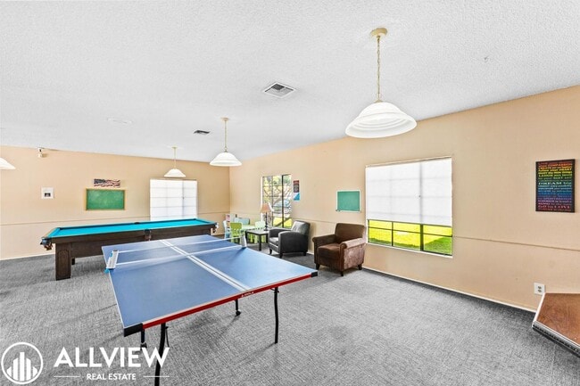 Building Photo - Stylish and beautiful 3-Bed Home with Land...