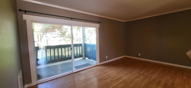 Building Photo - Vallejo Studio available for rent in excellent location over looking Dan Foley Park