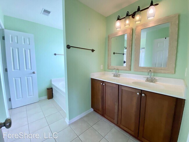 Building Photo - 4 br, 3.5 bath House - 2151 Blakers Blvd