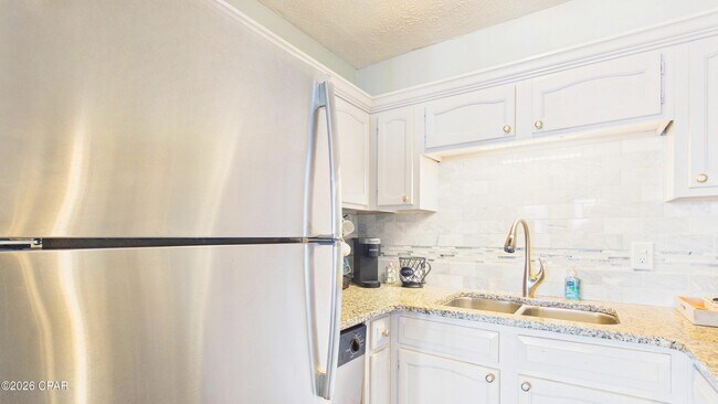 Building Photo - 301 Lullwater Dr