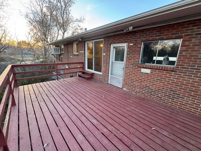 Building Photo - Lakewood Duplex Home