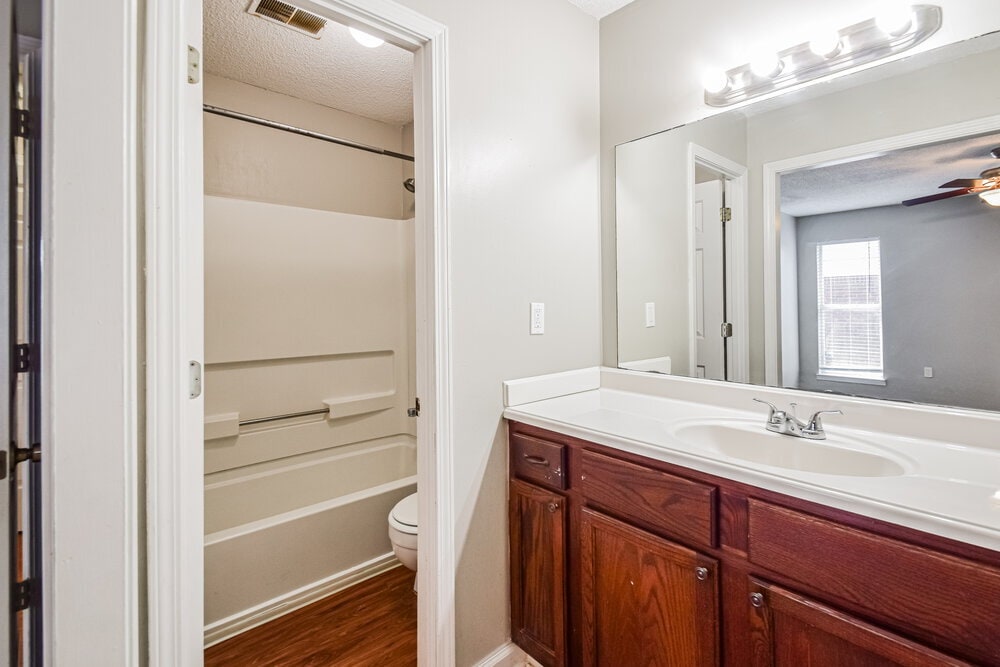 Building Photo - 10378 Yates Dr