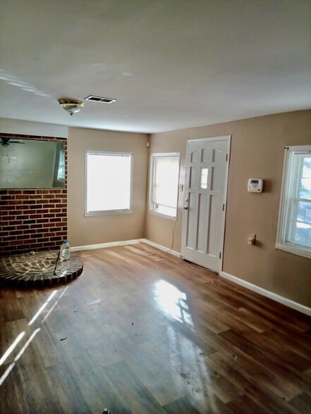 Building Photo - 1153 Hodson Dr