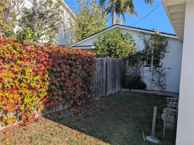 Primary Photo - 233 Flower St