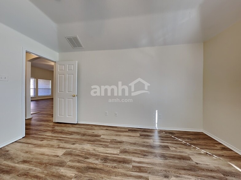 Building Photo - 333 Rock Hill Dr