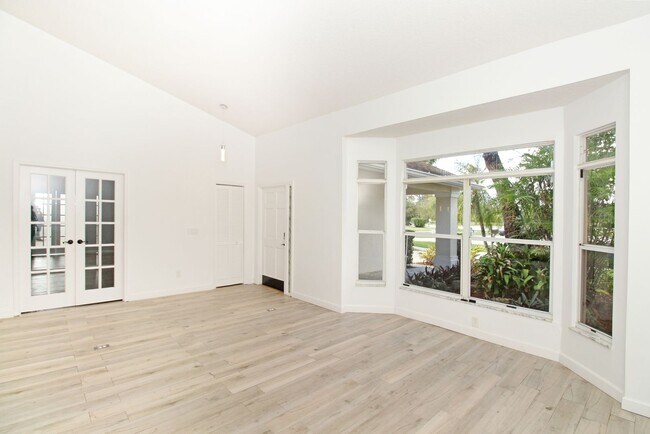 Building Photo - Spacious 4BR Pool Home on Quiet Cul-de-Sac in Wellington