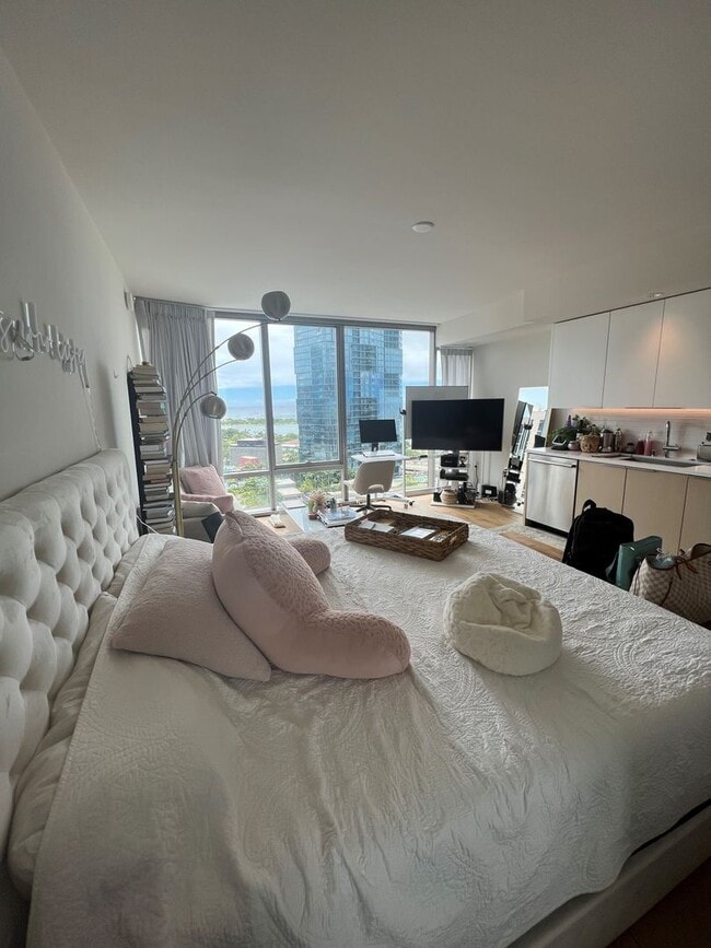 Building Photo - Central AC. Two Swimming Pools. Ocean view. (RRLLC)