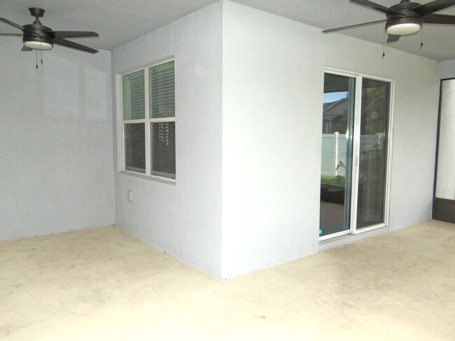 Building Photo - Spacious family home - 4 bedroom, 2.5 bath in Riverview