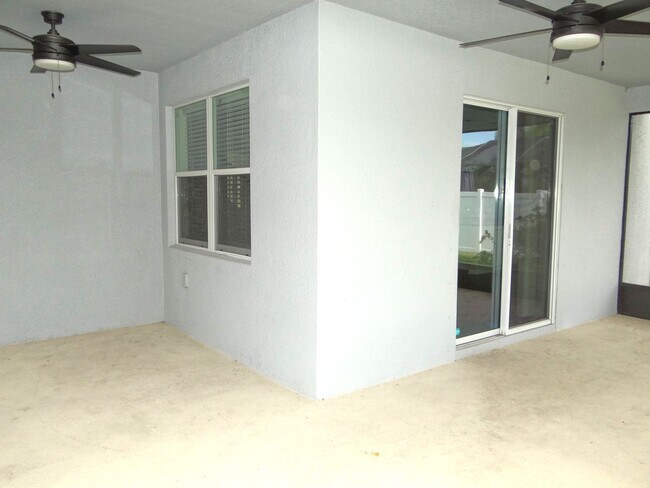 Building Photo - Spacious family home - 4 bedroom, 2.5 bath