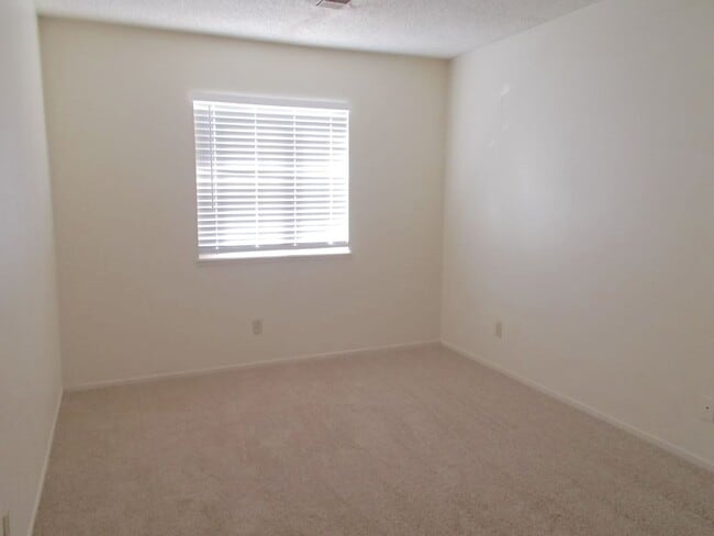 Building Photo - Charming 3-Bedroom, 2-Bath Single-Story Ho...