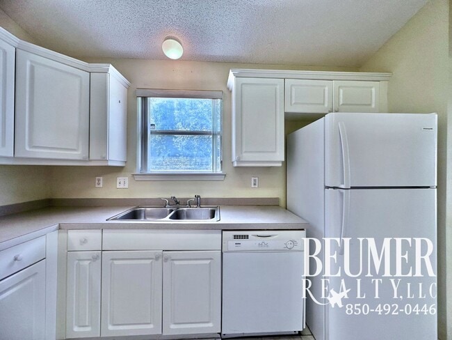 Building Photo - 3bd/2ba Home For Rent