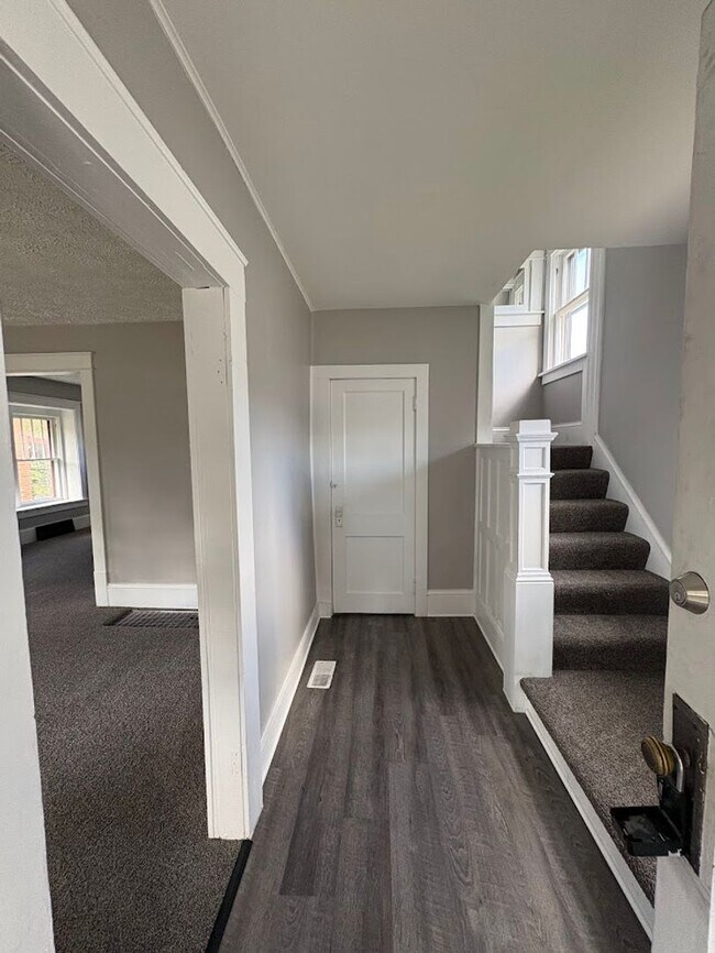 Building Photo - Four bedroom one bathroom home for rent