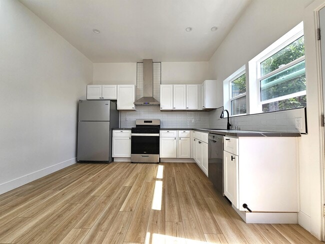 Building Photo - 2711 W 60th St