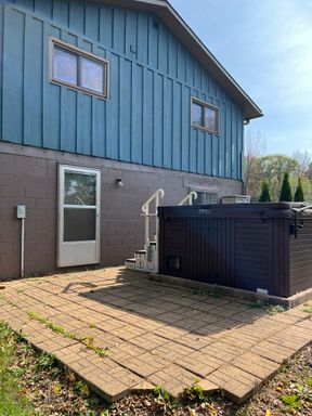 Building Photo - 2 Bedroom 1.5 Bath Single Family Home Avai...