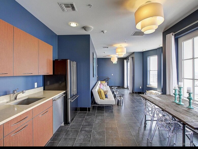 Building Photo - 410 Acoma St