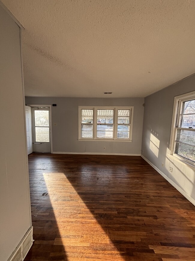 Building Photo - 1912 N Grove St