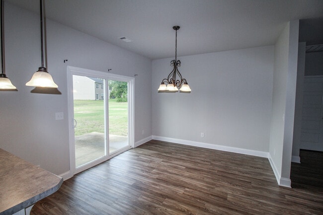 Building Photo - 412 Coles Way