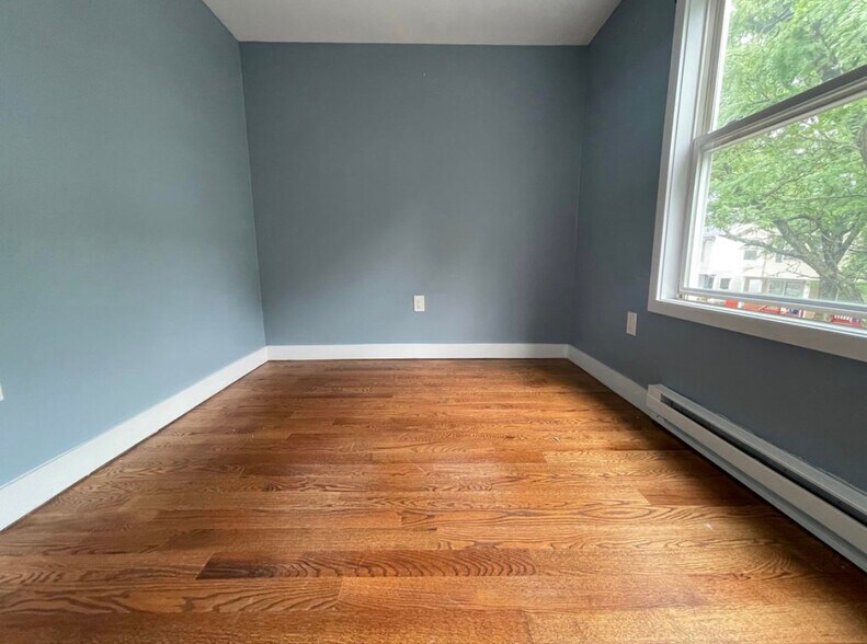 Building Photo - 363 Halladay St