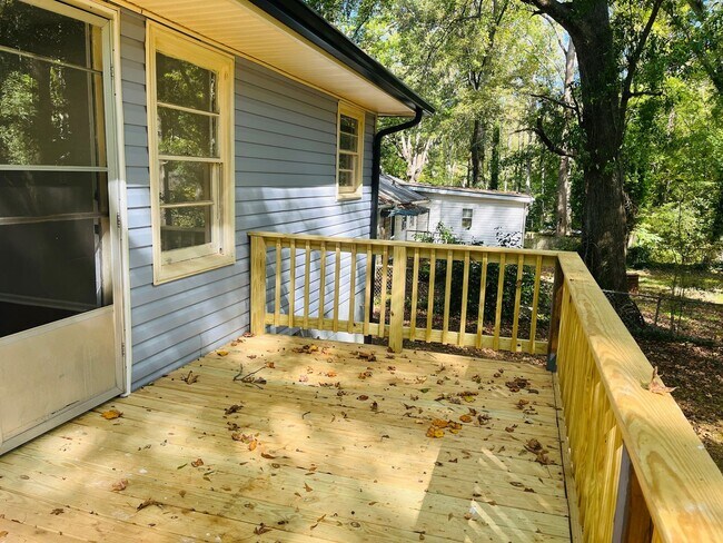 Building Photo - 531 Locke St