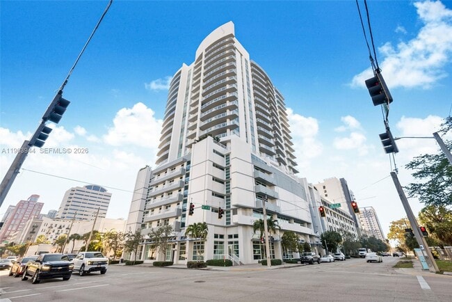 Building Photo - 315 NE 3rd Ave