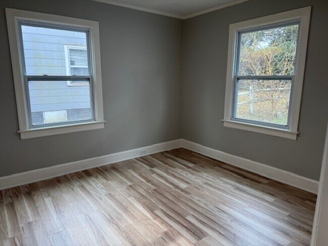 Building Photo - newly renovated 2 bedroom 1 bath home