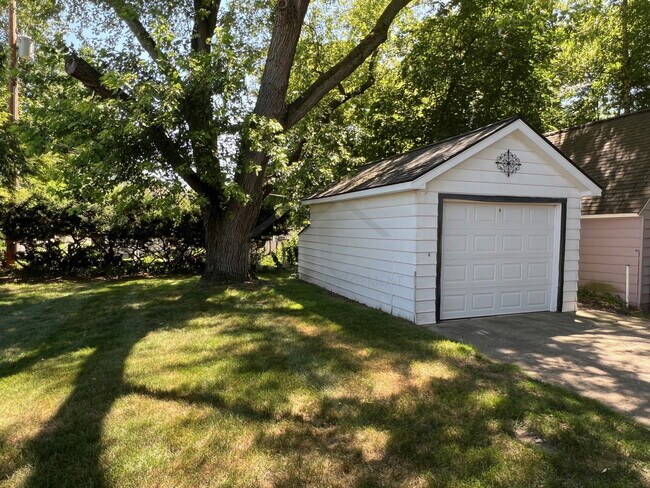 Building Photo - 134 Highland Ave