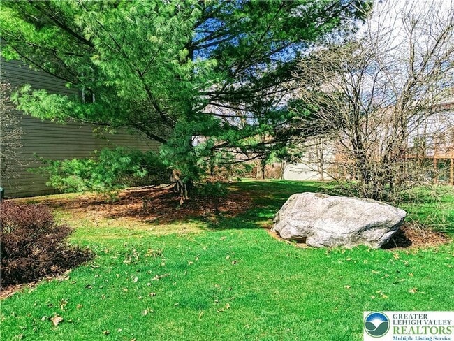 Building Photo - 1825 Falcon Dr