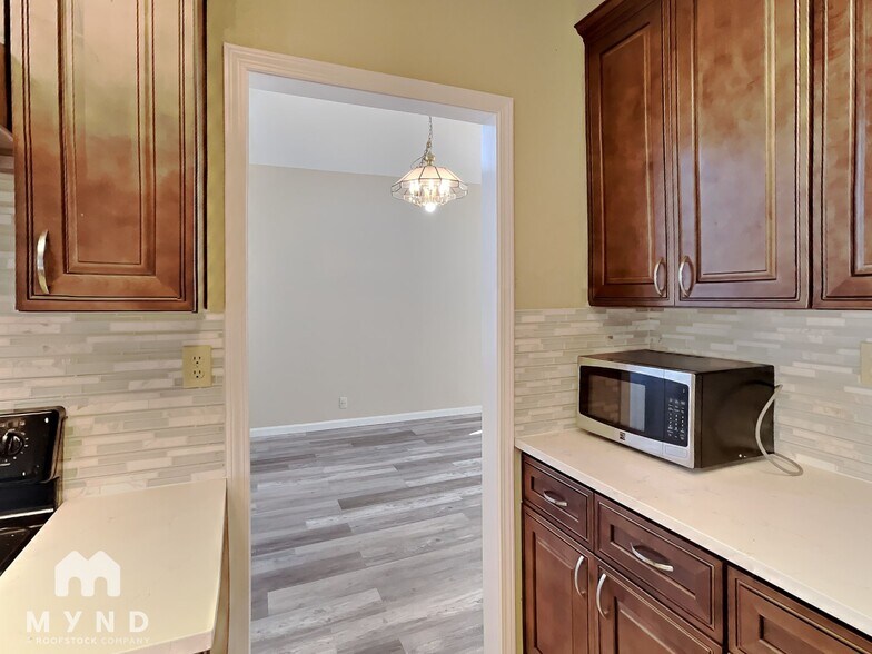 Building Photo - 330 Dodini Ct