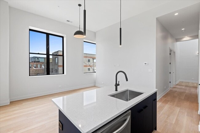 Building Photo - 1934 W North Ave