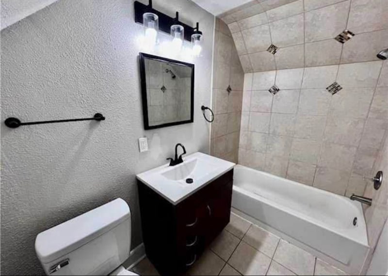 Building Photo - 306 E Leicester Ave