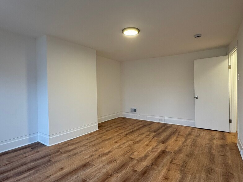 Building Photo - 16 Sycamore St