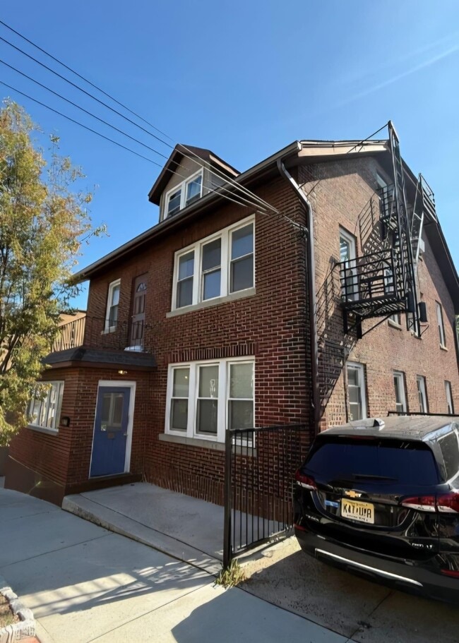 Primary Photo - 610 Gregory Ave