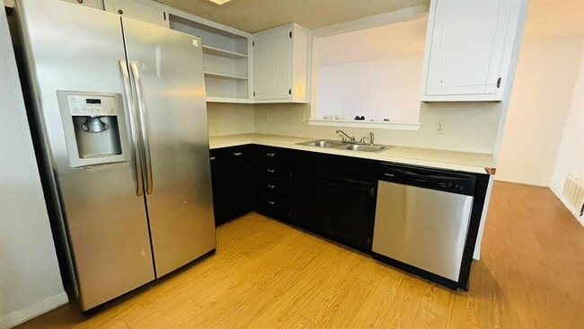 Building Photo - 3216 Tamarron Blvd