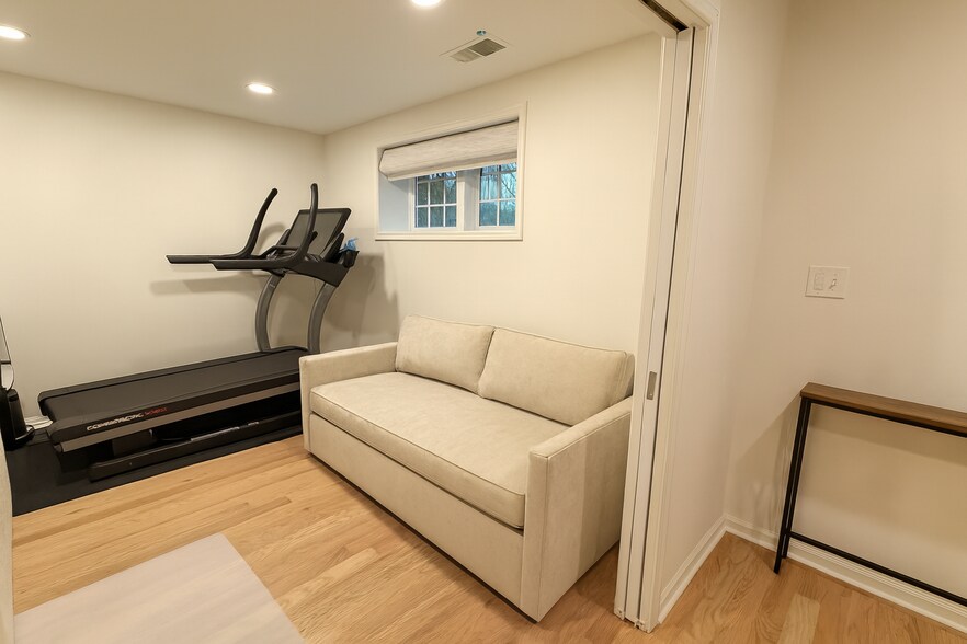 Building Photo - 250 W Bland St