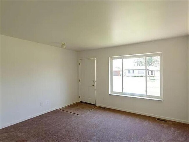 Building Photo - Charming 3 Bed, 1 Bath