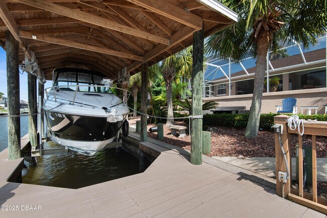 Building Photo - 15 Coolidge Ct