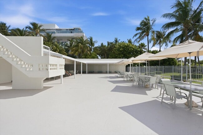 Building Photo - 2899 Collins Ave