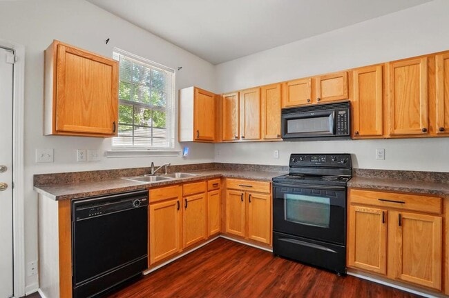 Building Photo - 7420 Abigail Glen Dr