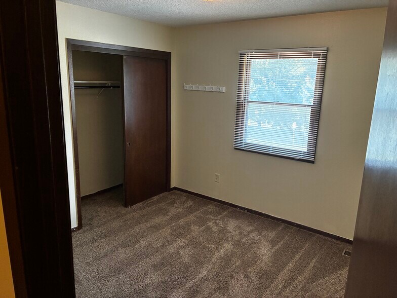 The window and closet in the smaller bedroom - 1205 Randolph St